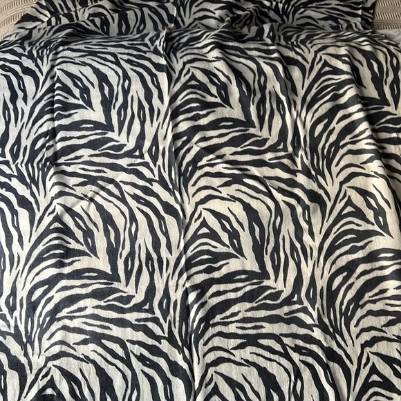 Yarnz Zebra 100% Cashmere Scarf  Wrap animal print - Picture 5 of 9